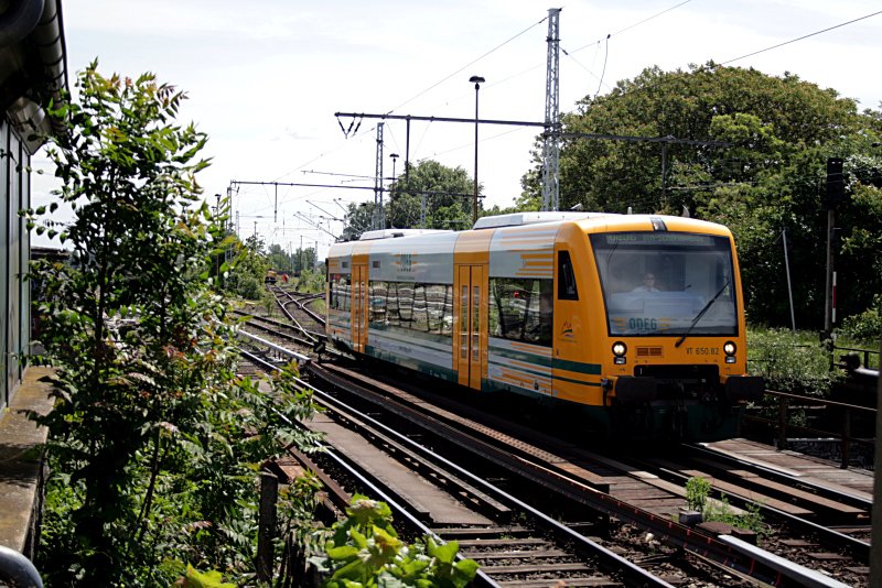 ODEG VT 650.82 / 650 082 als OE36 fährt in den Endbahnhof ein (Berlin Schöneweide, 14.05.2009).
