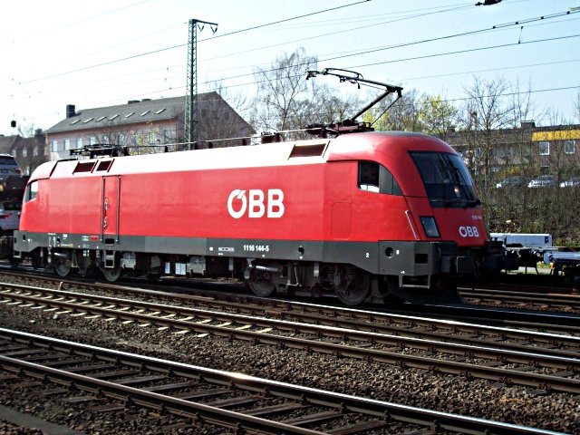 ÖBB 1116 144-5 mit einem Güterzug in Bebra (12.04.2007).