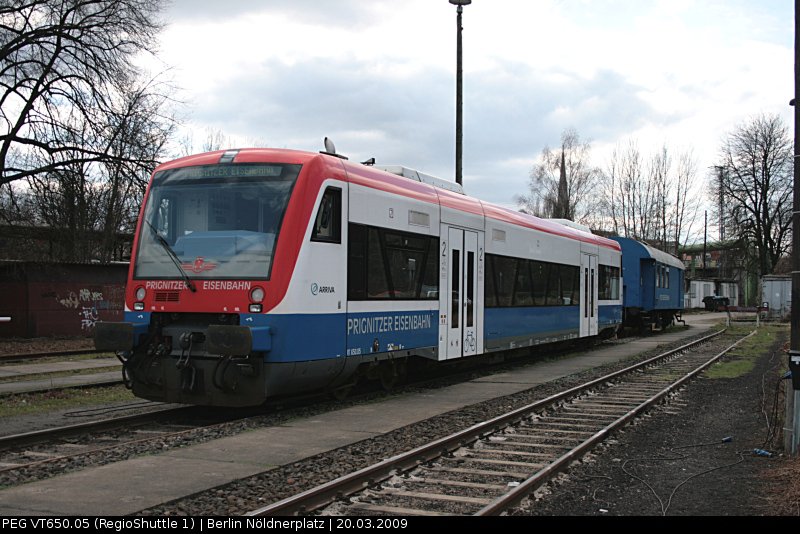 PEG VT 650.05 / 650 566 ruht sich vom Einsatz aus (Berlin Nldnerplatz, 20.03.2009).