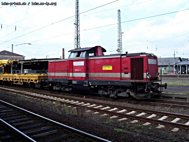 Prignitzer Leasing AG 212 024-4 mit einem Bauzug durch Bebra (12.06.2007).