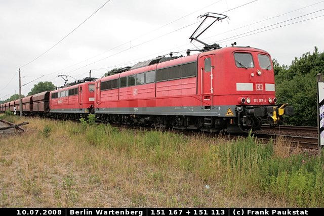 Railion 151 167-4 und 151 113-8 mit Schttgutwagen (Berlin Wartenberg, 10.07.2008)