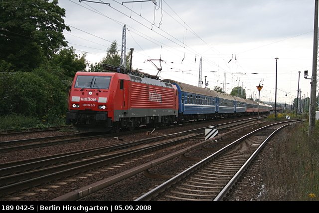 Railion 189 042-5 mit dem Nachtzug nach Kiev (Class 189-VA, Railion Deutschland AG, gesichtet Berlin Hirschgarten, 05.09.2008).