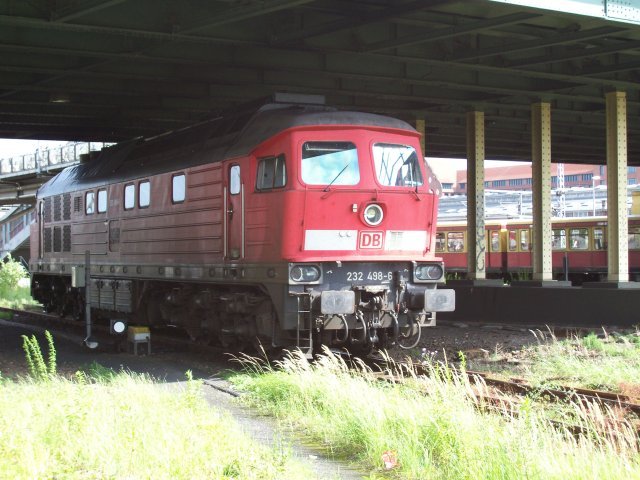Railion 232 498-6 (ex 132 498-7) versieht den Dienst bei der Fa. Talgo beim zusammenstellen der CNL-Zge (Berlin Warschauer Str, 05.07.2007)
