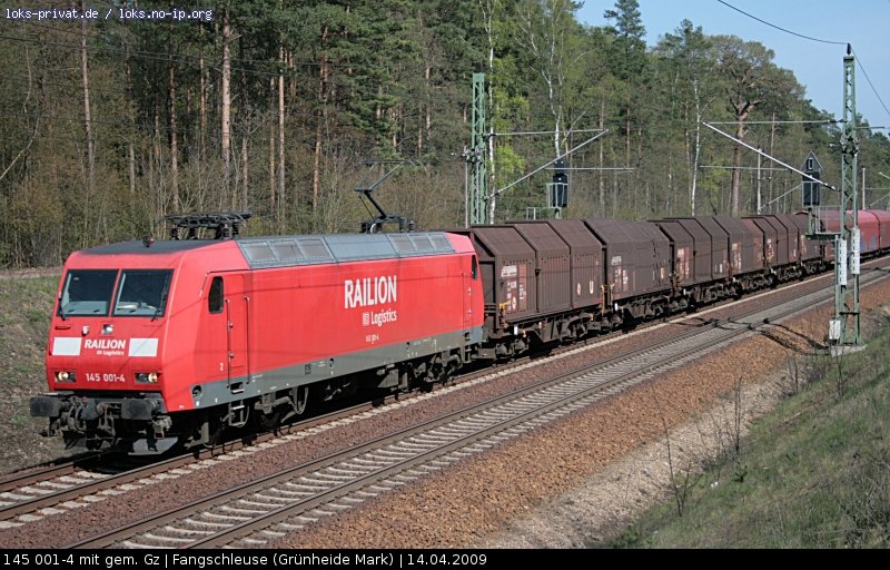 RAILION Logistics 145 001-4 mit einem gemischtem Güterzug am 14.04.2009 in Grünheide Fangschleuse. Die Lok wurde 1998 an die Deutsche Bahn AG, GB Ladungsverkehr, ausgeliefert. Zwischenzeitlich war die Lok auch an die RBH Logistics GmbH ausgeliehen.