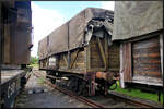 Im Eisenbahnmuseum Jaroměř hat man viele alte Güterwagen gesammelt. Etliche wie dieser Gedeckte Güterwagen aus  Holz sind jedoch inzwischen in einem schlechten Zustand. Eine Nummer war nicht mehr zu entdecken.

Jaroměř, 21.05.2022
