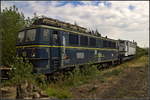 Der Zahn der Zeit nagt unübersehbar an DP 55 / 142 191-6 'Orient Express'.