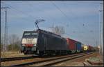 DB Schenker 189 843 / ES 64 F4-843 mit einem Containerzug am 06.03.2013 in der Berliner Wuhlheide (NVR-Nummer 91 80 6189 843-6 D-DISPO, angemietet von MRCE Dispolok)
