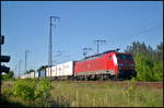 br-189/564865/db-cargo-189-055-7-fuhr-mit DB Cargo 189 055-7 fuhr mit Container am 27.05.2017 durch die Berliner Wuhlheide