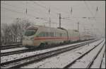 Auch Zge knnen sich anpassen: DB Fernverkehr 411 077  Rathenow  (Tz 1177) bei schlechtem Wetter am 29.03.2013 als Umleiter in Nuthetal-Saarmund