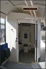 Blick auf das Mehrzweckabteil mit der behindertengerechten Toilette des erixx 622 208-6, der auf der InnoTrans 2014 ausgestellt war
