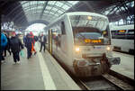 regio-shuttle/863541/mrb-vt-019-650-551-kam MRB VT 019 (650 551) kam als RB110 Leipzig Hbf am Endziel an und entließ eine Menge Pendler (Leipzig Hbf, 11.02.2024, NVR-Nummer 95 80 0650 551-4 D-TDRO)