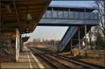 Bahnhof Velten (Mark) Blickrichtung Hennigsdorf b. Berlin. So verschmiert wie hier ansatzweise beim Aufsichtsgebude zu sehen, sieht es bei dem Bahnhof leider berall aus (10.03.2014)