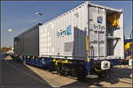 Vierachsiger Containertragwagen der Gattung Sgnss 3 zum Transport von 30 -Containern des Einstellers ERR GmbH.