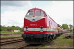 CLR 229 147-4 steht mit zwei Loks der belgischen Baureihe 1800 auf einem frei zugänglichen Teil der Magdeburger Hafenbahn am Wissenschaftshafen. In gutem Zustand zeigte sich die Lok am 07.05.2017.