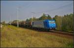 cflde/414247/cfl-cargo-185-520-4-mit-einem CFL Cargo 185 520-4 mit einem Kesselwagen-Zug am 16.09.2014 durch die Berliner Wuhlheide (NVR-Nummer 91 80 6185 520-4 D-CFLCA)