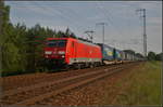 db-cargo/566823/db-cargo-189-020-fuhr-mit DB Cargo 189 020 fuhr mit dem 'LKW-Walter'-KLV am 09.07.2017 durch die Berliner Wuhlheide