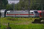 db-fern/359745/db-fernverkehr-146-562-4-steht-mit DB Fernverkehr 146 562-4 steht mit sechs IC-Dosto auf einem Gleis auf dem Bombardier-Gelnde am 13.08.2014 in Hennigsdorf b. Berlin (NVR-Nummer 91 80 6146 562-4 D-DB, durch Zaun fotografiert)
