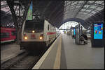 db-fern/863542/db-fernverkehr-147-566-stand-mit DB Fernverkehr 147 566 stand mit IC 2064 Karlsruhe Hbf am leeren Bahnsteig 10 um Kopf zu machen (Leipzig Hbf, 11.02.2024, NVR-Nummer 91 80 6147 566-4 D-DB)