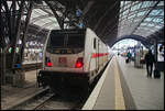 db-fern/863668/db-fernverkehr-147-566-kam-in DB Fernverkehr 147 566 kam in den Bahnhof eingefahren, machte Kopf und nun geht es Steuerwagen voraus als IC 2064 nach Karlsruhe Hbf (Linie 61, Leipzig Hbf, 11.02.2024)