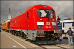 db-regio-by/521285/innotrans-2016-in-berlin-auf-test- InnoTrans 2016 in Berlin: Auf Test- und Erprobungsfahrten konnte die neue Elok für die DB Regio AG bereits gesichtet werden. Nun ist sie offiziell auf der Messe vorgestellt worden. Als Baureihe 6 102 ('Emil Zatopek') wird sie in das nationale Verkehrsregister eingereiht. Insgesamt sollen sechs dieser Lokomotiven auf der Strecke Nürnberg-Ingolstadt-München ab Dezember 2016 eingesetzt werden. Einige Daten: Vmax 200 km/h, Gewicht 88t, Dauerleistung 6 400 kW, Anfahr-Zugkraft 275 kN.