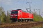 DB Schenker 145 016-2 solo in Berlin Wuhlheide, 24.04.2015. Die Lok wurde 1999 bei Adtranz gebaut und an die Deutsche Bahn AG, GB Ladungsverkehr ausgeliefert (NVR-Nummer 91 80 6145 016-2 D-DB)