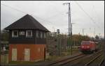 Am alten Huschen fr die Drehscheibe steht 185 393-6 abgestellt (DB Schenker Rail Mannheim, gesehen Bebra 14.10.2010)
