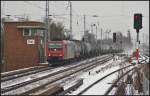 Die an die HSL ausgeliehene 482 030-4 mit einem Kesselwagenzug am 21.02.2013 Hhe Berlin-Karow
