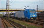 ITL 185 524-6 mit Neuwagen am 12.04.2014 in Dresden-Friedrichstadt