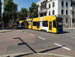 Werbung für die Leipziger Verkehrsbetriebe macht die knallgelbe LVB 1113 als Ersatzlinie 34 zum Sportforum Ost, hier beim verlassen der Haltestelle Marschnerstraße (DWA NGT8, LVB-Typ 36, 10.08.2023)