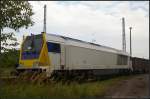 263 001, zur Zeit an die OHE vermietet, steht mit Hochbordwagen am 10.08.2013 auf dem Gelnde von RLCW (NVR-Nummer 92 80 1263 001-0 D-DWK, fotografiert von ffentlichen Weg in Wustermark-Elstal)