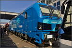 Siemens beschreibt die Aufgabe des Smartron als Gterzuglok innerhalb Deutschlands und nimmt als Basis den Vectron AC. So soll der Kunde optimal angepasste Leistung zu attraktiven Konditionen erhalten. Auf der InnoTrans 2018 stand im Freigelnde die 192 001-6 in der typischen blauen Farbgebung.