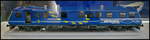em-202/529493/innotrans-2016-in-berlin-bei-infrabel InnoTrans 2016 in Berlin: Bei Infrabel aus Belgien war ein Modell des ETCS-Messtriebzugs zu sehen. Doch wozu dient ETCS? Das Europäische Zugsicherungs- und Zugsteuerungssystem ist ein automatisches Zugsicherungssystem, das mithilfe von Eurobalisen auf dem Gleis und einem Informatiksystem im Fahrerhaus des Zugs funktioniert. Sowohl die Eisenbahninfrastruktur als auch der Zug müssen mit dem System ausgestattet sein. Die Eurobalisen ermitteln dann die genaue Position des Zugs und kann dann die höchstzulässige Geschwindigkeit festsetzen. Falls erforderlich kontrolliert und korrigiert es auch Eingaben des Zugführers. So können auch Zwangsbremsungen ausgelöst werden. ETCS ist ein europäischer Standard, so das Loks und Triebzüge mit diesem System grenzüberschreitend fahren können. Dazu müssen die Signalsysteme bei den Bahnbetreibern installiert sein, was nicht immer der Fall ist. Zudem wird auch der flächendeckende Einsatz von ECTS angezweifelt, da dies hohe Kosten verursacht.