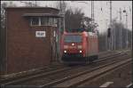 Alleine ist Railion 185 174-0 auf H�he Berlin-Karow am 27.01.2012 unterwegs.
