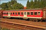 D-DB 50 80 31-34 199-5 ABnz 418.0  Silberling  von DB Regio in einem gemischten Güterzug am 31.07.2009 in Berlin Bornholmer Straße. Im Fenster war noch das Zuglaufschild Memmingen - München.