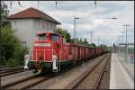 KW 24/77286/railion-logistics-363-713-9-rangiert-mit RAILION Logistics 363 713-9 rangiert mit einem gemischtem Gterzug im Gleisvorfeld (gesehen Hennigsdorf 14.06.2010)