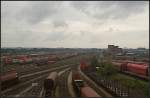 Blick auf den von einem trben Himmel berspannten Rb Hamburg-Maschen.