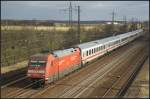 KW 08/182409/mit-einem-ic-ist-db-fernverkehr Mit einem IC ist DB Fernverkehr 101 119-6 in Nuthetal-Saarmund am 25.02.2012 unterwegs.