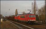 DB Schenker 155 007-8 mit 232 240-2 und SLW 4 am Ende des Zuges am 26.03.2012 in Berlin-Karow