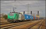 ITL 437026 / BB 37026 mit einem Container-Zug am 14.04.2013 in Berlin Schnefeld Flughafen