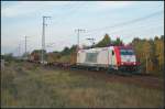 ITL 185 598-0 am 22.10.2013 mit einem Container-Zug in der Berliner Wuhlheide