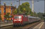 kw-36/368279/db-fernverkehr-120-133-4-mit-dem DB Fernverkehr 120 133-4 mit dem IC 1981 von Flensburg nach München Hbf am 05.09.2014 beim Halt in Uelzen