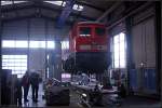 DB Schenker 233 709-5 ohne Drehgestelle. Im Kombiwerk werden auch Lokomotiven repariert (10 Jahre Kombiwerk Magdeburg-Rothensee 17.09.2010)