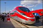03-innotrans-2014-in-berlin/373343/fs-etr-1000-05-high-speed-train FS ETR 1000 05 High-Speed Train for Italia.

Auf der InnoTrans 2014 in Berlin wurde auf dem Aussengelände der ETR 1000 Hochgeschwindigkeitszug für Italien vorgestellt. Insgesamt sollen ab 2014 50 dieser Züge mit bis zu 360 km/h verkehren. 

Daten Website (deutsch): http://www.hochgeschwindigkeitszuege.com/italien/etr-1000.php
Wikipedia (deutsch): http://de.wikipedia.org/wiki/FS_ETR_1000
