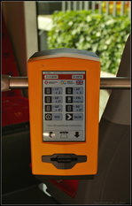 InnoTrans 2016 in Berlin: Ticketautomat in einem Skoda 30 T  For City  fr Bratislava (DPB). Bei dem Display handelt es sich um einen Touchscreen, der alle Eingaben mit einem lauten Quittungston besttigt.