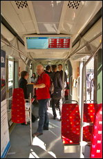 InnoTrans 2016 in Berlin: Fahrgastraum der Skoda 30 T (ForCity) für Bratislava. Im Mittelgang gibt es viel Platz, auch die Türbereiche sind geräumig.