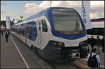 03-innotrans-2016-in-berlin/524171/innotrans-2016-in-berlin-bei-dem InnoTrans 2016 in Berlin: bei dem Tz 2514 fr die NS handelt es sich um den elektrischen Niederflur-Triebzug Flirt 3 von Stadler. Die Zge fr die Niederlndische Staatsbahn sollen im Regionalverkehr eingesetzt werden. Sie erfllen die Norm TSI-PRM und EN 15227. Geordert wurden 33 dreiteilige und 25 vierteilige Zge. Sie erreichen eine Hchstgeschwindigekeit von 160 km/h (NVR-Nummer NL NS 94 84 4966014-1)