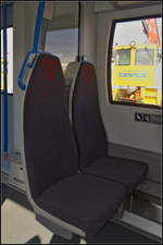 Die Sitzbezüge für Schwerbehinderte im Desiro City für die Govia Thameslink Railway (GTR) besitzen eine andere Farbe und sind zusätzlich markriert.