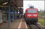 DB 143 153-5 kam mit der RB in den Endbahnhof (DB Regio AG Erfurt, gesehen Eisenach 14.10.2010)
<br><br>
Update: 11/2015 mit Fristablauf in Halle (Saale) abgestellt; ++ 02.06.2016