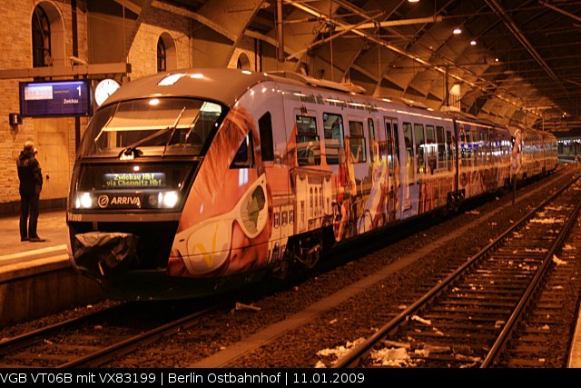 VT 06 / 642 306 des Vogtland-Express (VBG) steht zur Abfahrt nach Zwickau bereit (Berlin Ostbahnhof, 11.01.2009).