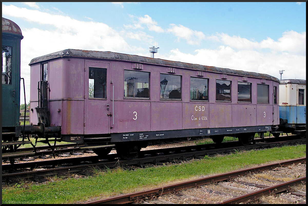 Clm 4-6324 der ČSD ist ein Beiwagen der 3.Klasse und stand am 21.05.2022 im Eisenbahnmuseum Jaroměř.